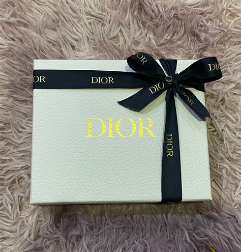 can you ask paper bag and box in dior store